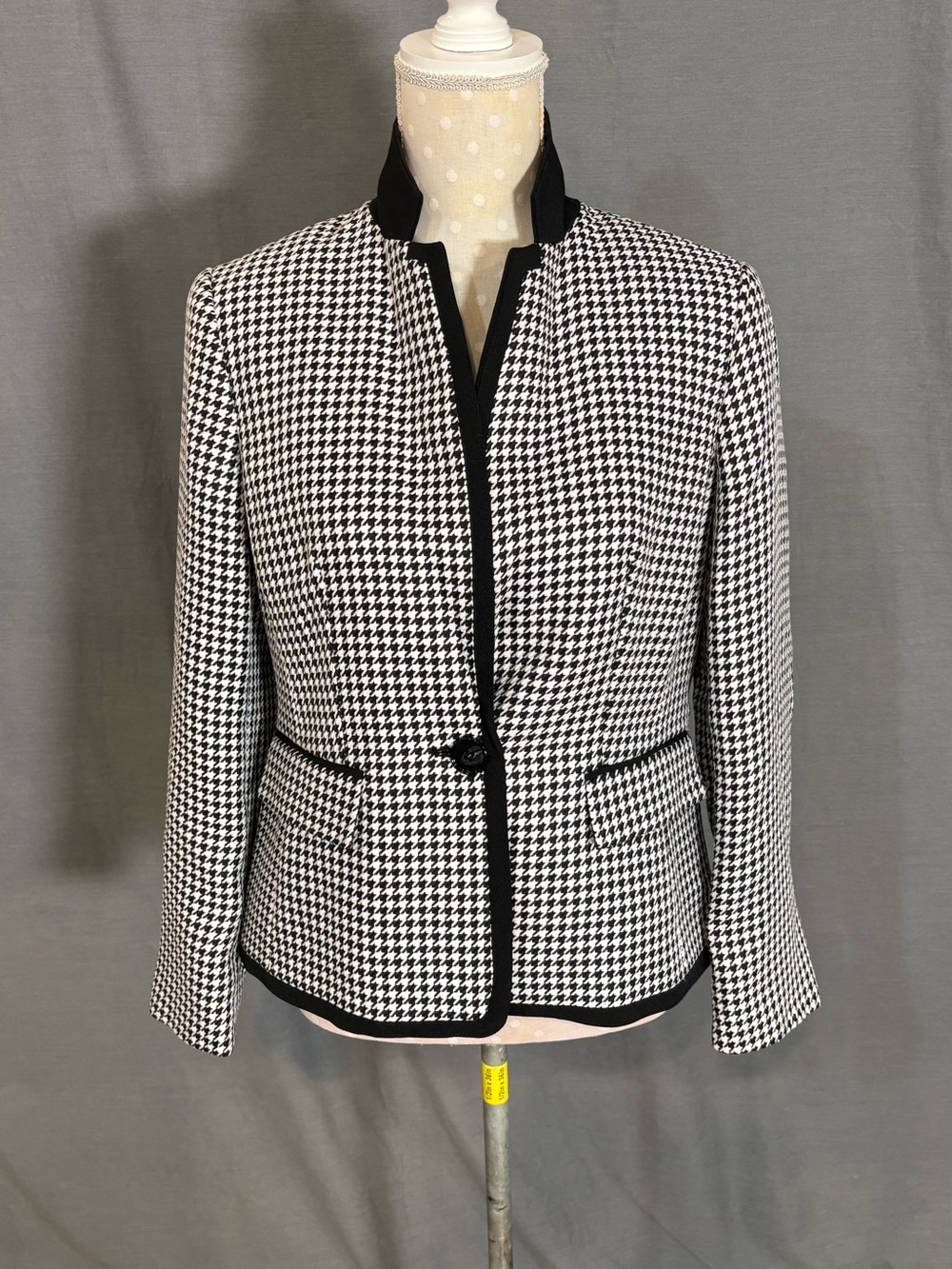 Kasper Black and White Houndstooth Blazer